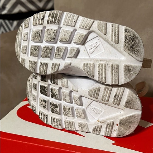 Worn - Picture 4 of 5